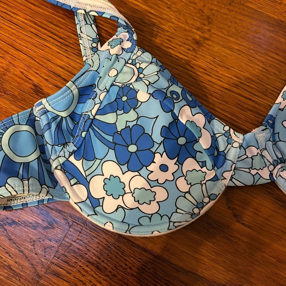 Bikini - Picture 4 of 5